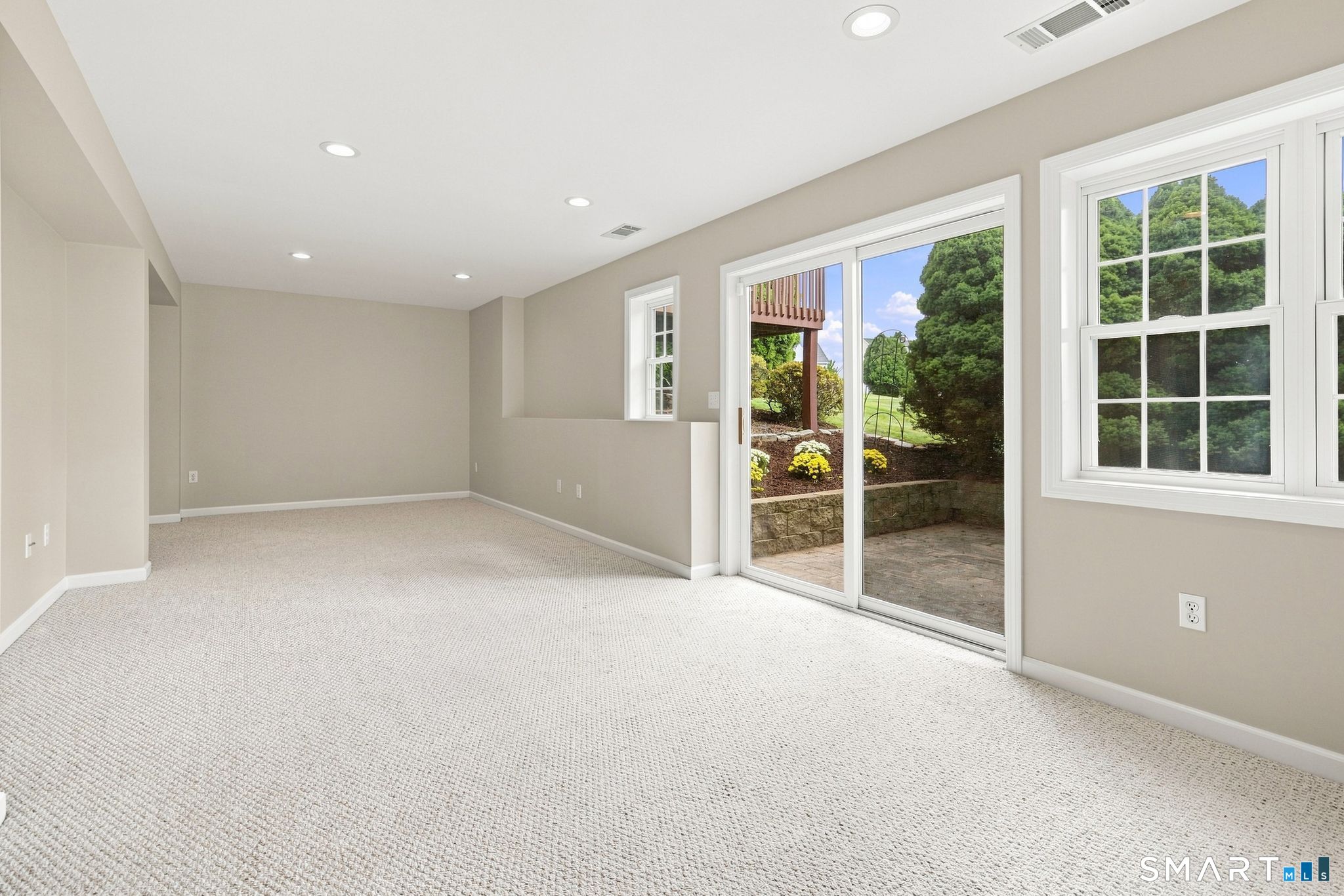 8 South Pond Road Bloomfield CT 06002