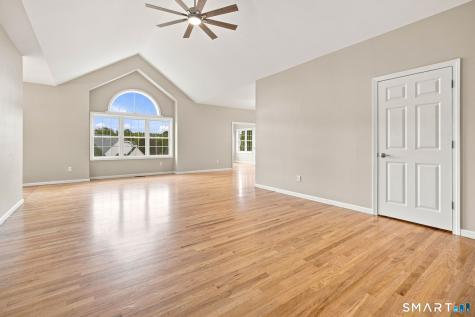 8 South Pond Road Bloomfield CT 06002