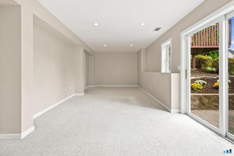 8 South Pond Road Bloomfield CT 06002