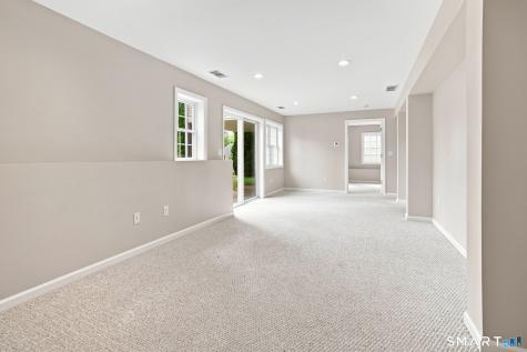8 South Pond Road Bloomfield CT 06002