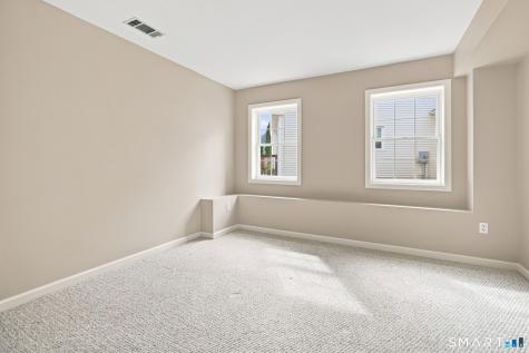 8 South Pond Road Bloomfield CT 06002