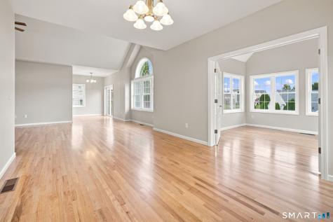 8 South Pond Road Bloomfield CT 06002