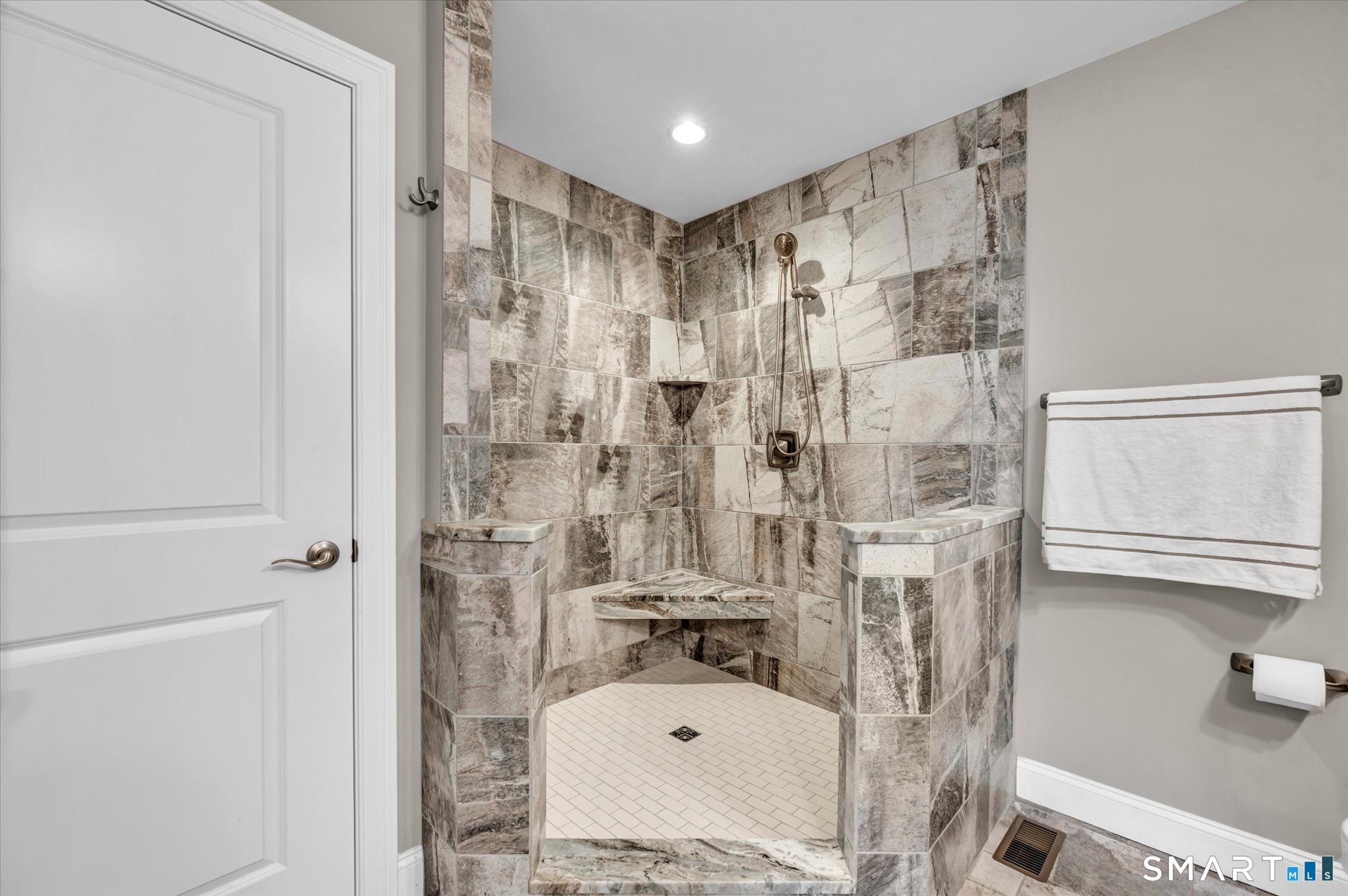 14 Yorkshire Court Farmington CT 06032