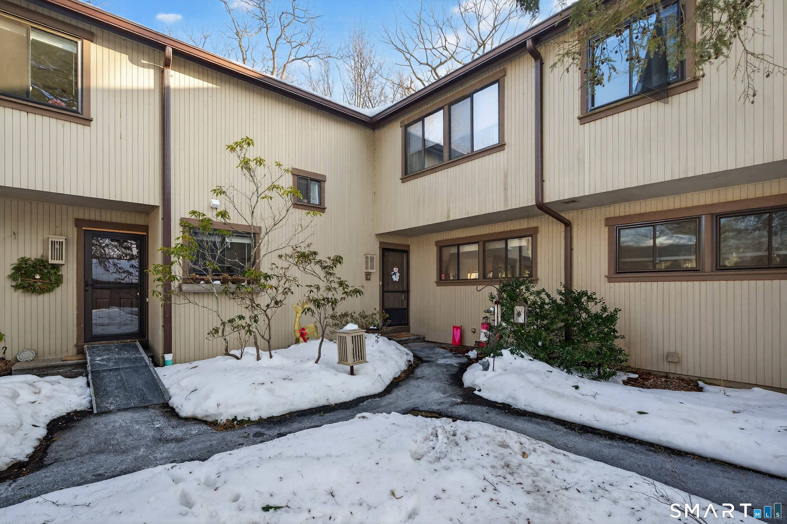 9 Upper Commons Woodbury CT 06798