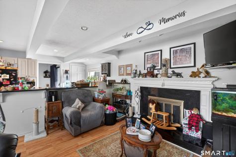 9 Upper Commons Woodbury CT 06798