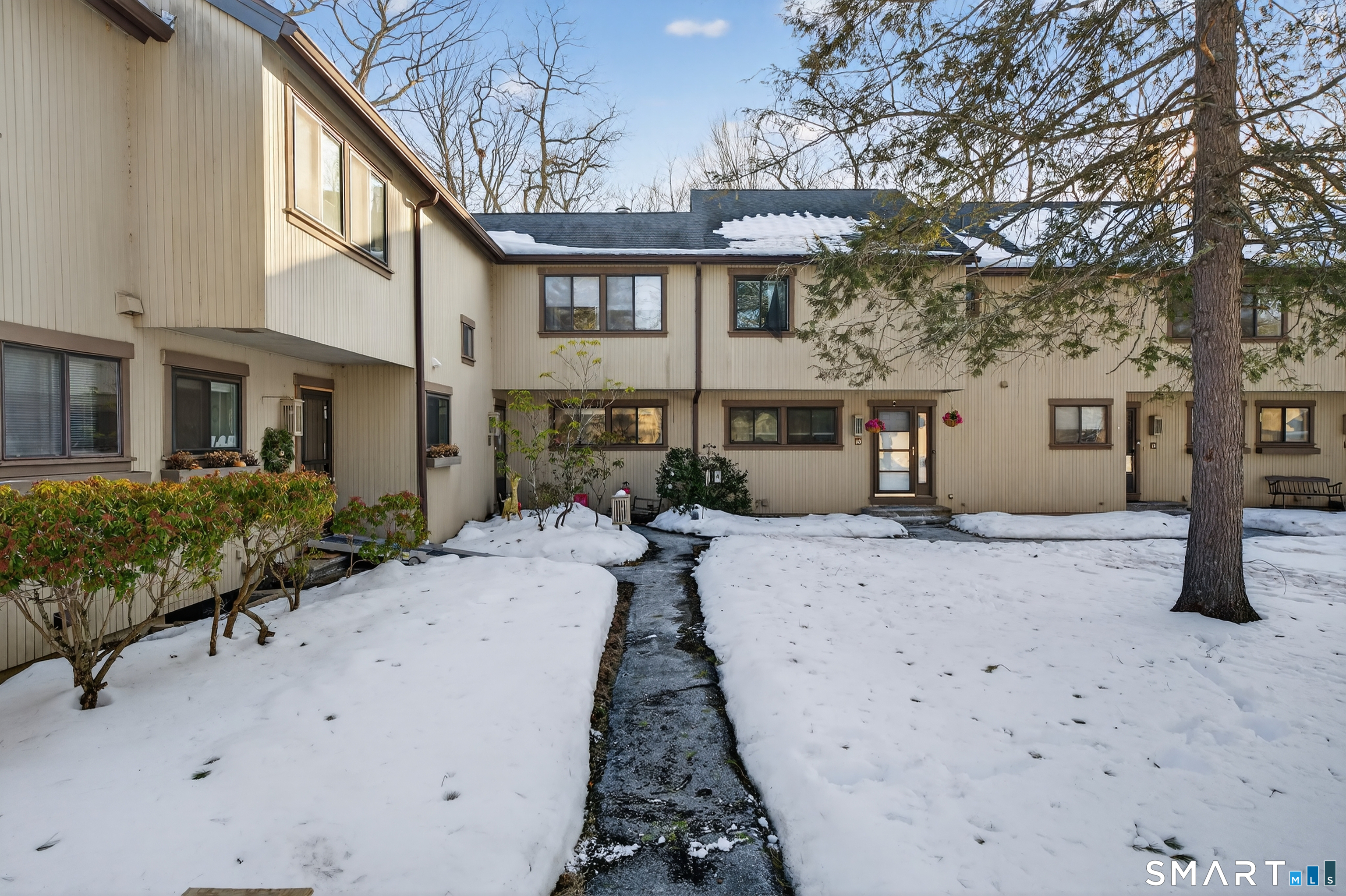 9 Upper Commons Woodbury CT 06798