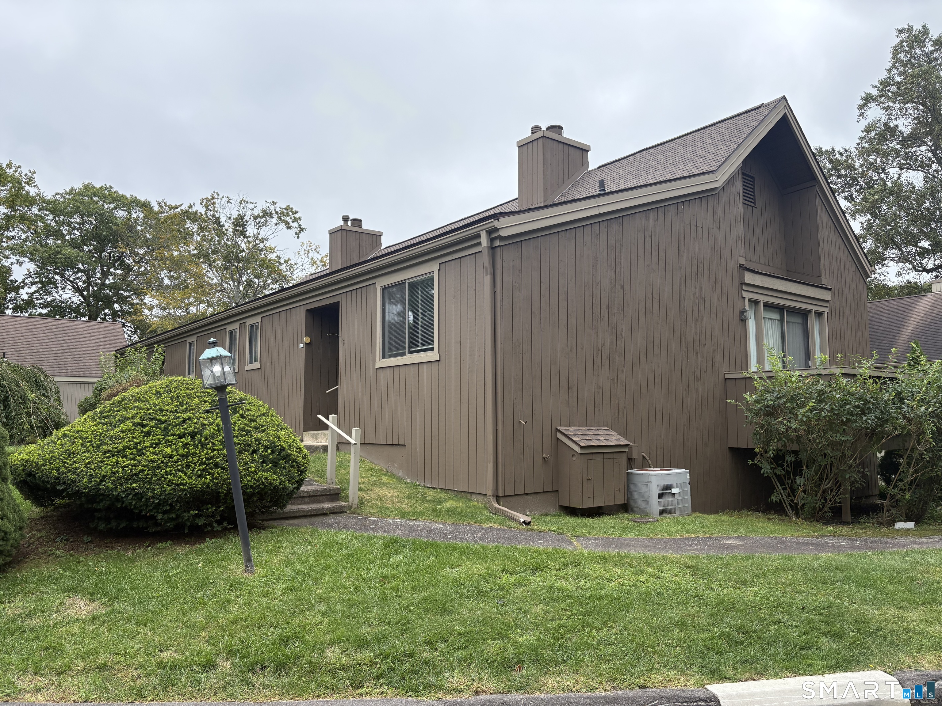 88 South Trail Stratford CT 06614