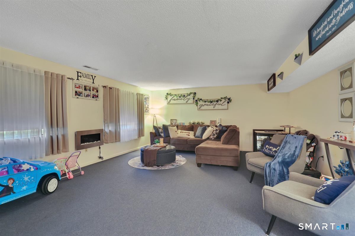 25 Cliffside Drive Manchester CT 06042