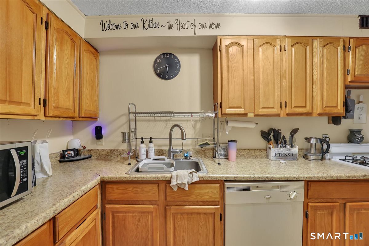 25 Cliffside Drive Manchester CT 06042