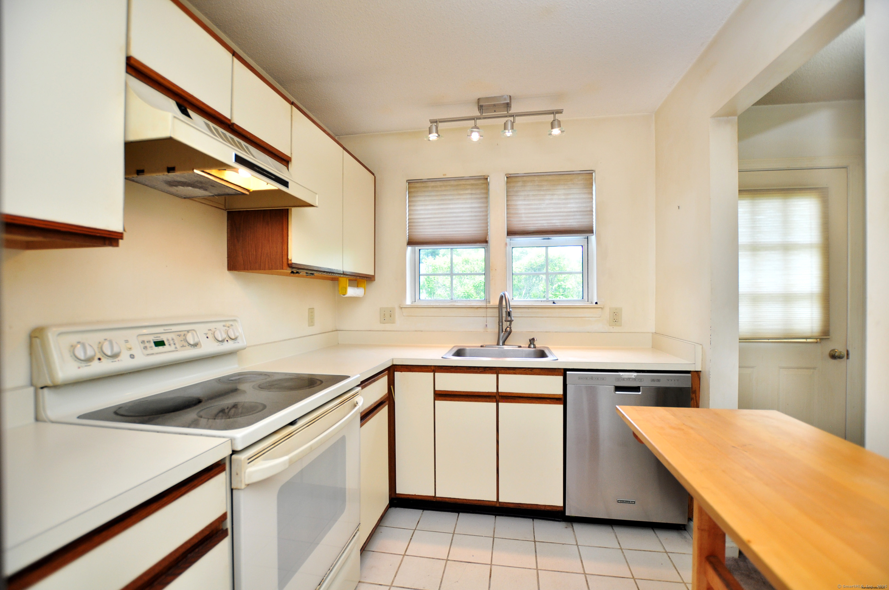 16 Whytewood Lane Granby CT 06035