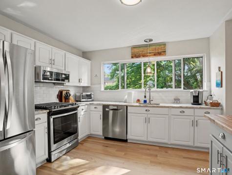 85 Viscount Drive Milford CT 06460