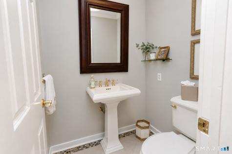 6 Acorn Glen Avon CT 06001
