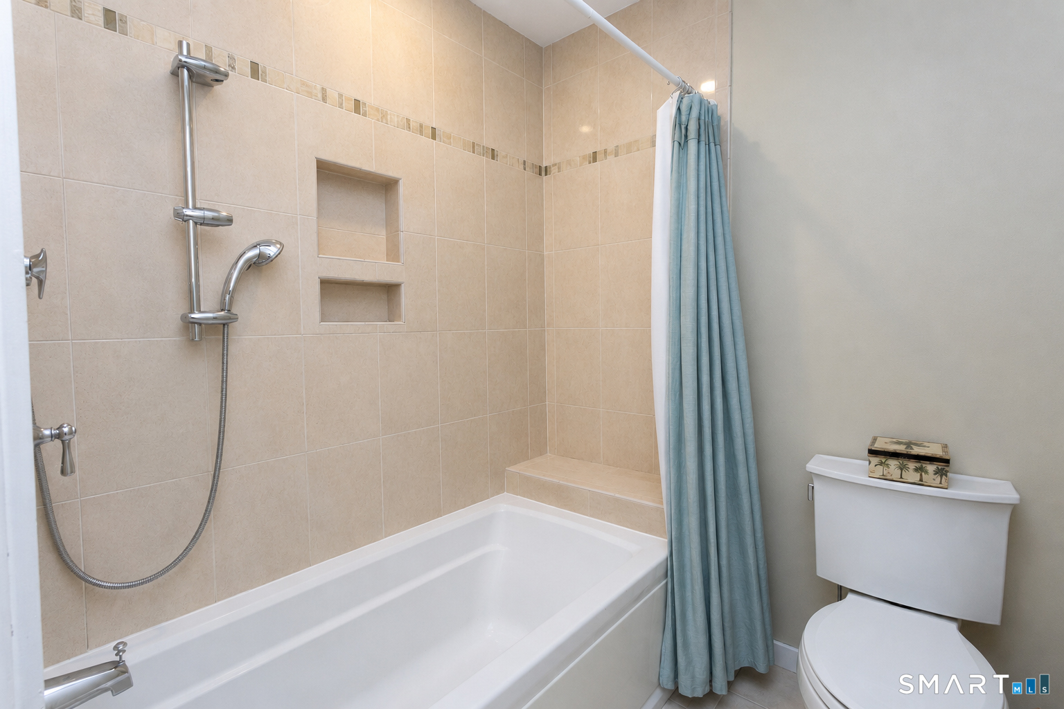 6 Acorn Glen Avon CT 06001