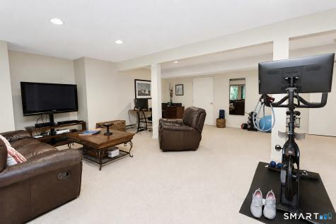 6 Acorn Glen Avon CT 06001