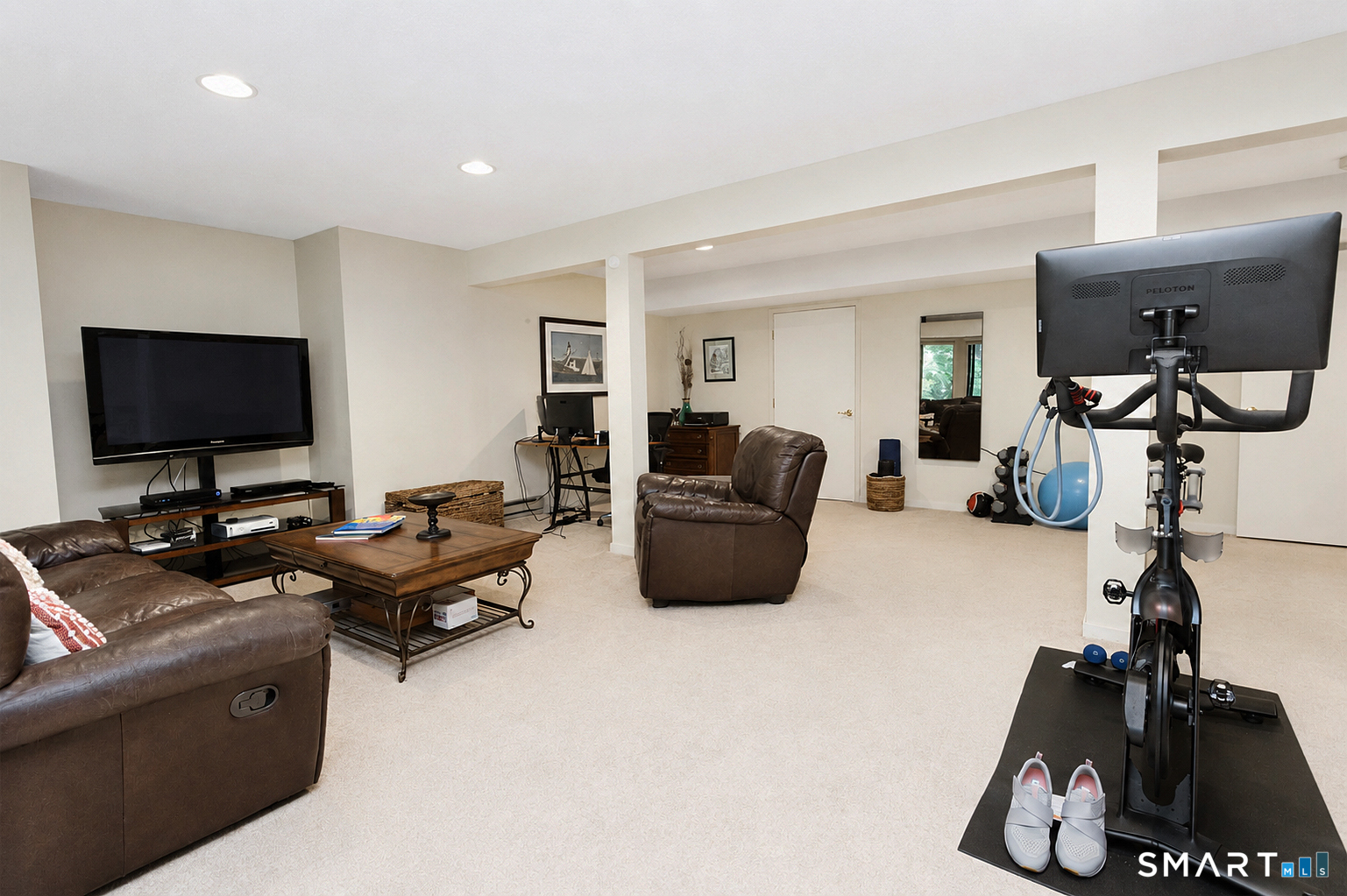 6 Acorn Glen Avon CT 06001