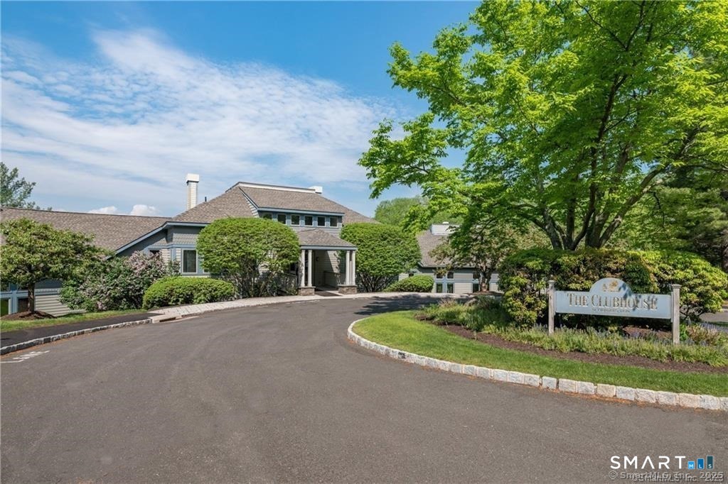6 Acorn Glen Avon CT 06001