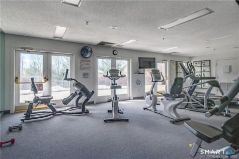 6 Acorn Glen Avon CT 06001