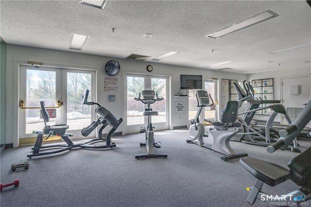 6 Acorn Glen Avon CT 06001