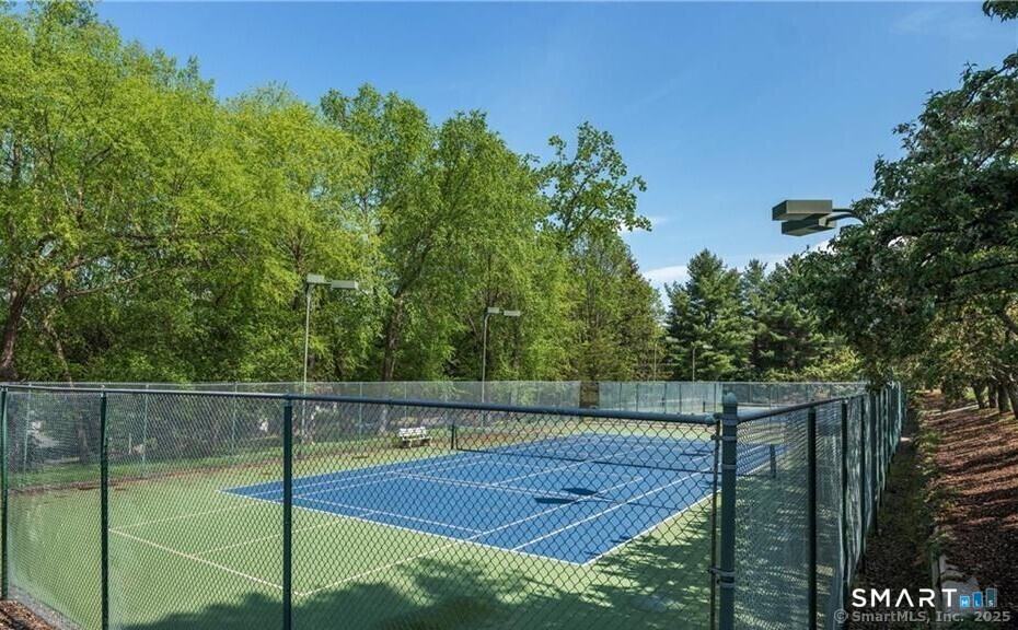 6 Acorn Glen Avon CT 06001