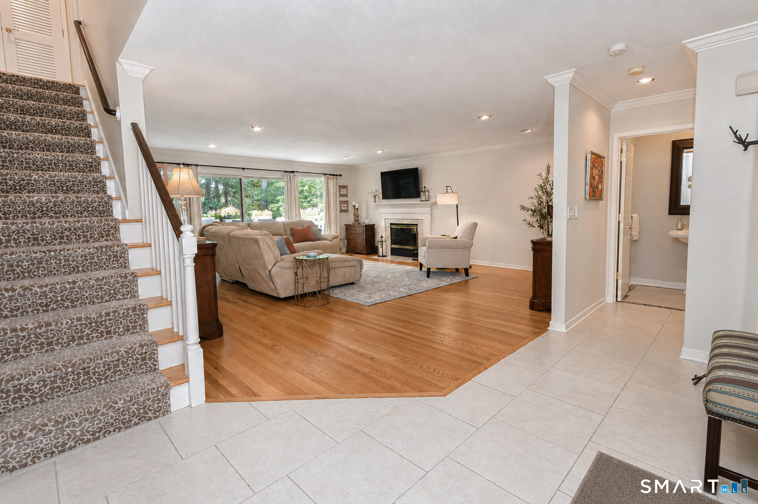 6 Acorn Glen Avon CT 06001