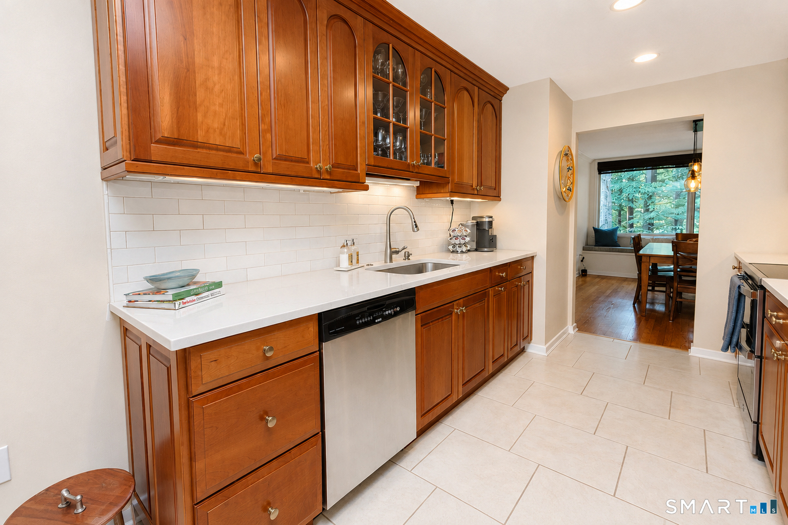 6 Acorn Glen Avon CT 06001