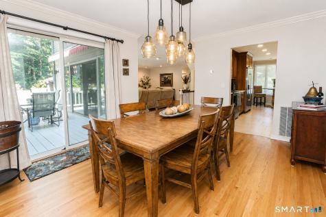 6 Acorn Glen Avon CT 06001
