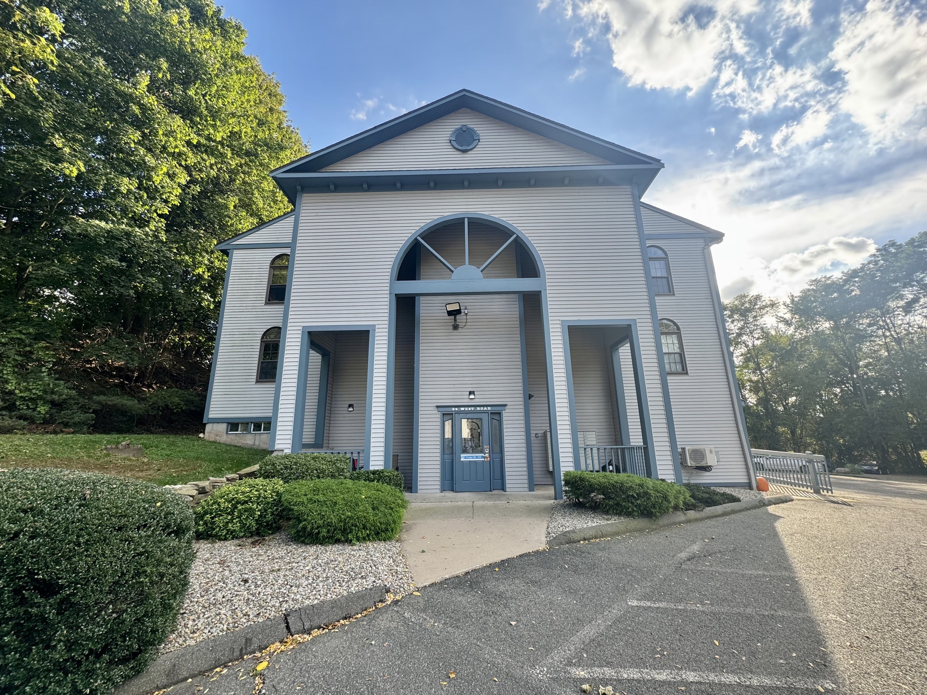 24 West Road Ellington CT 06029