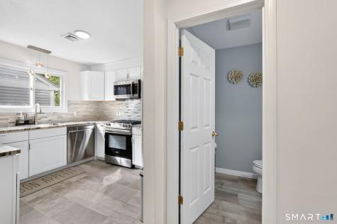 11 River Mead Avon CT 06001