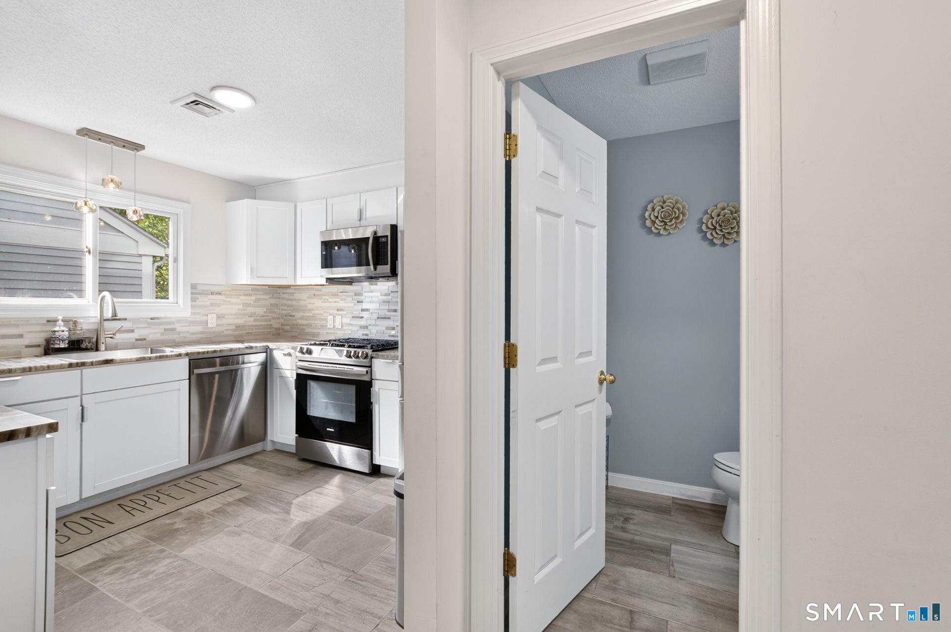 11 River Mead Avon CT 06001