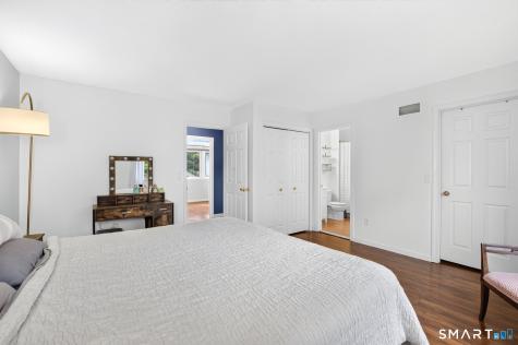 11 River Mead Avon CT 06001