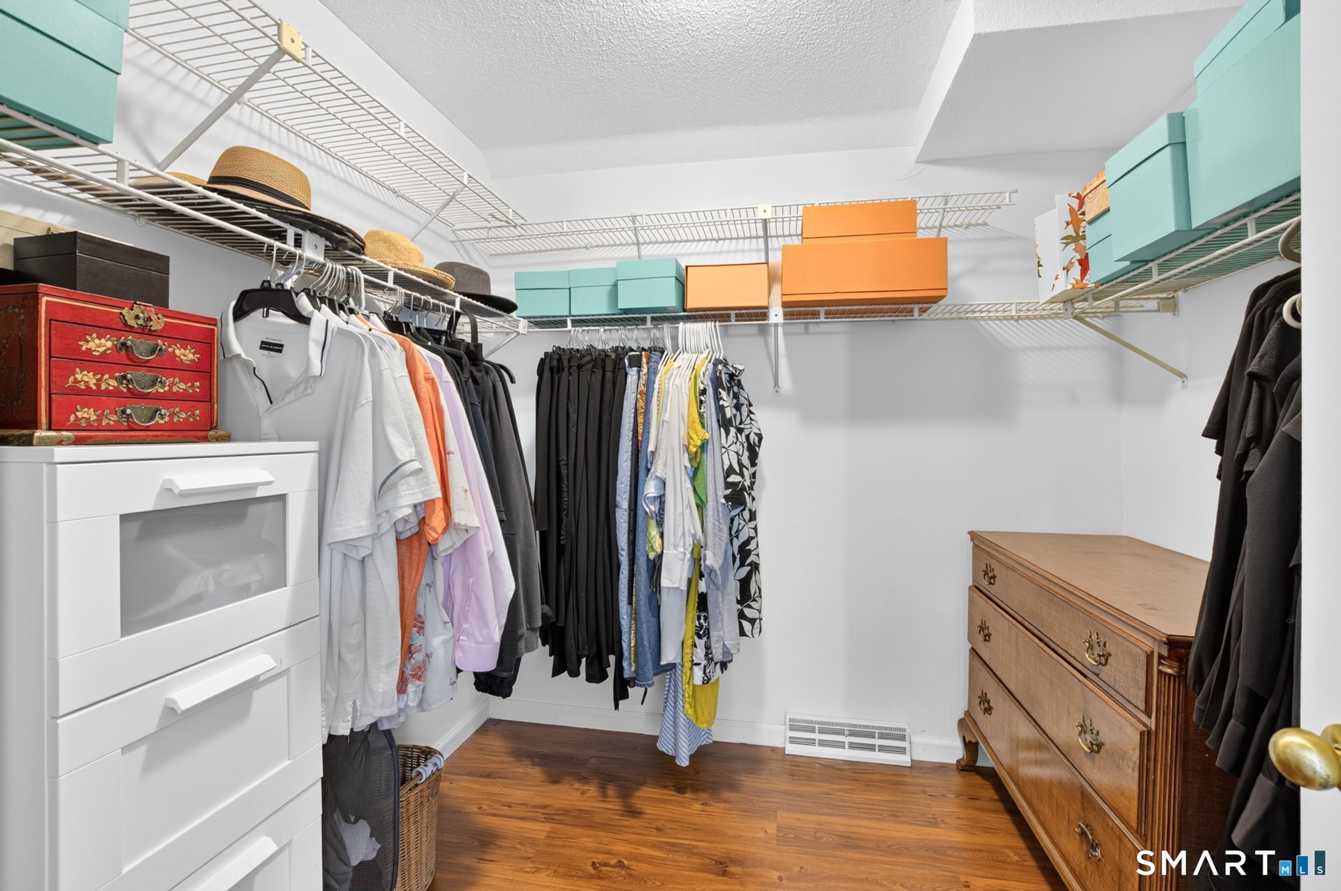 11 River Mead Avon CT 06001