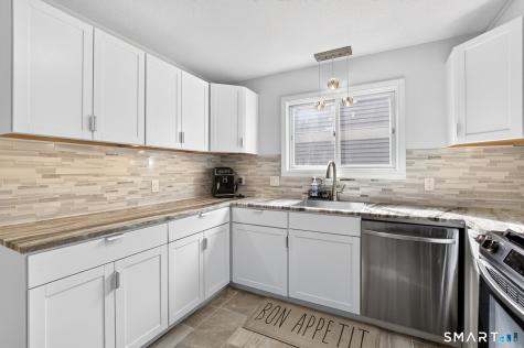 11 River Mead Avon CT 06001