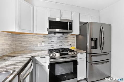 11 River Mead Avon CT 06001
