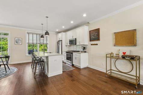 21 Brentwood Circle Danbury CT 06810