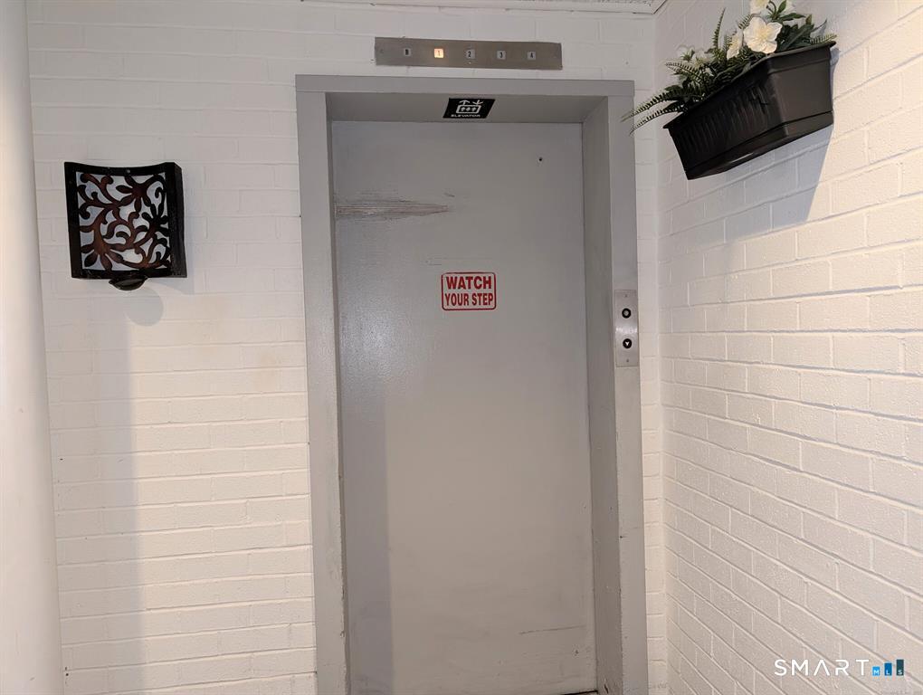 393 Laurel Avenue Bridgeport CT 06604