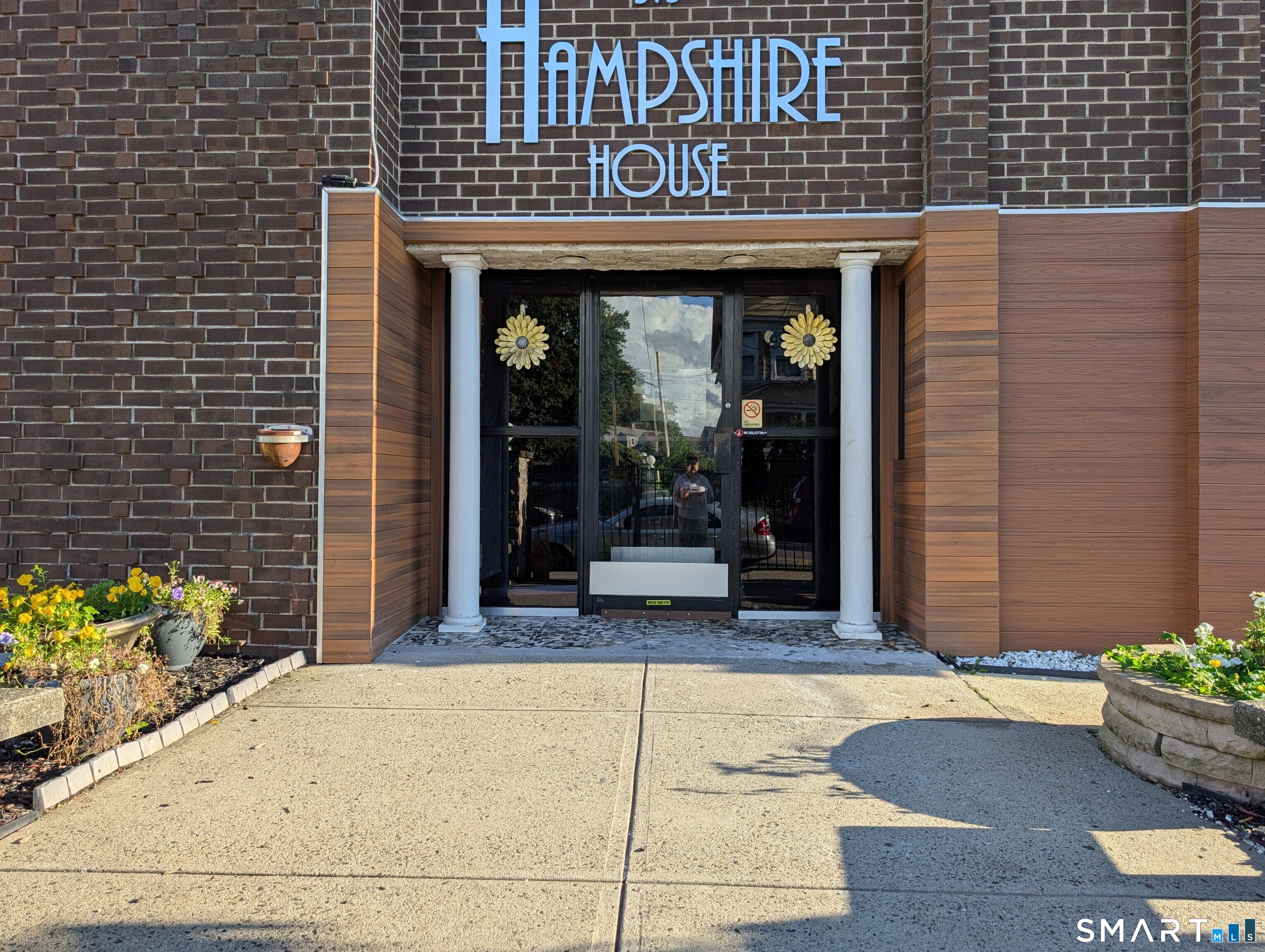 393 Laurel Avenue Bridgeport CT 06604