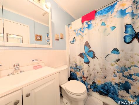 393 Laurel Avenue Bridgeport CT 06604