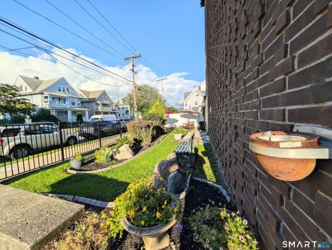 393 Laurel Avenue Bridgeport CT 06604