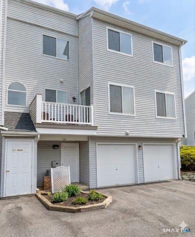 121 Staffordshire Common Drive Wallingford CT 06492