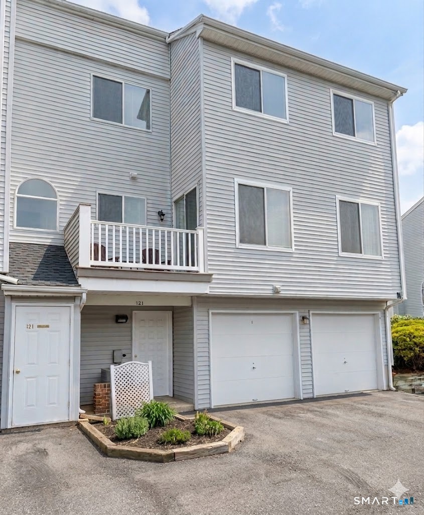 121 Staffordshire Common Drive Wallingford CT 06492