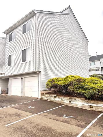 121 Staffordshire Common Drive Wallingford CT 06492