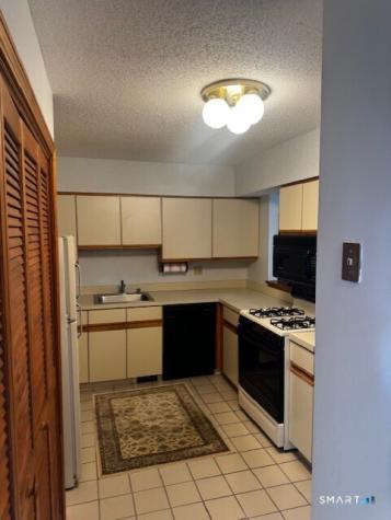 24 Millbrook Court Newington CT 06111