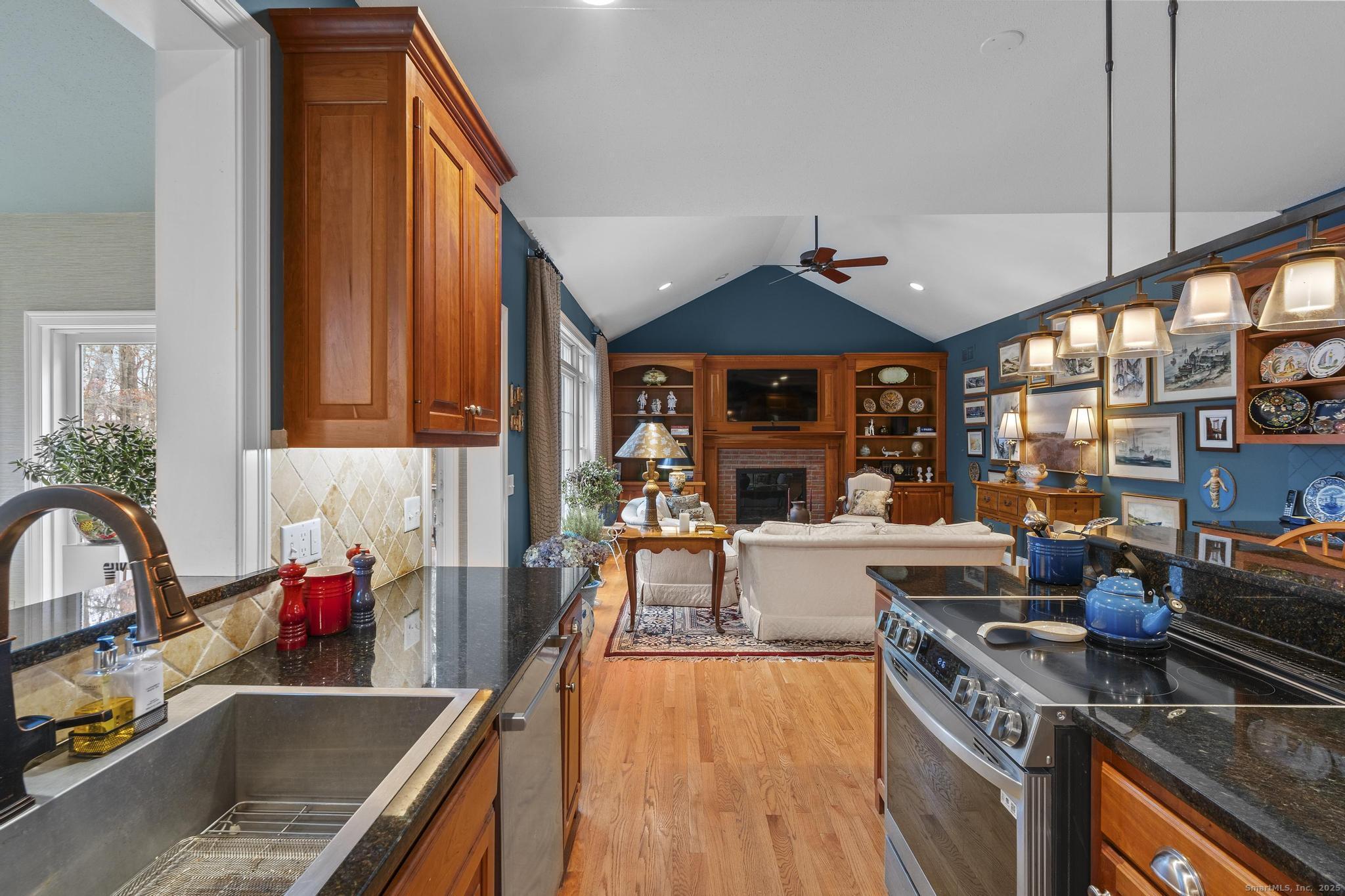 18 Daniel Circle Suffield CT 06078