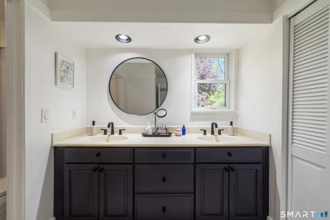 916 Heritage Village Southbury CT 06488