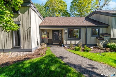 916 Heritage Village Southbury CT 06488