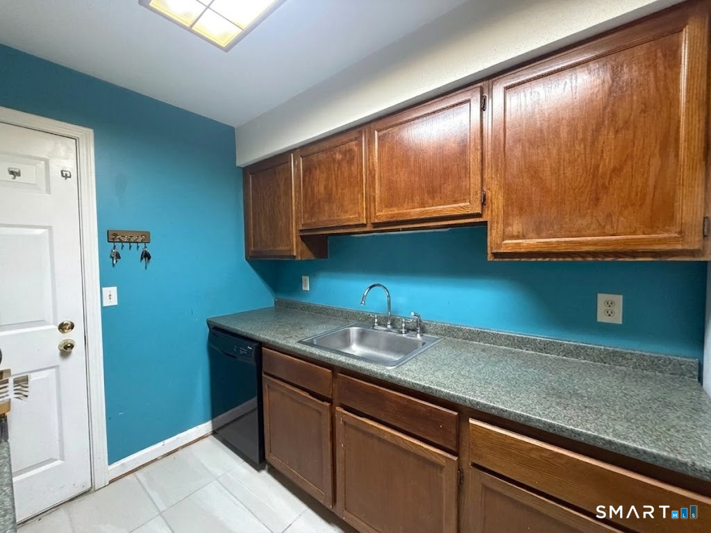 6 Concorde Way Windsor Locks CT 06096
