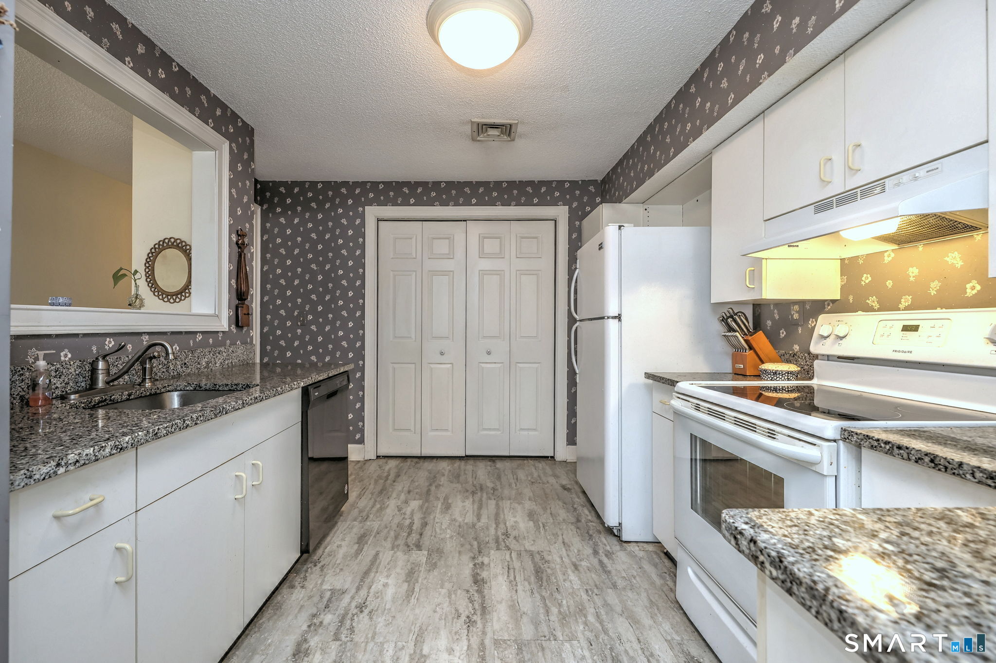 75 Redwood Drive East Haven CT 06513