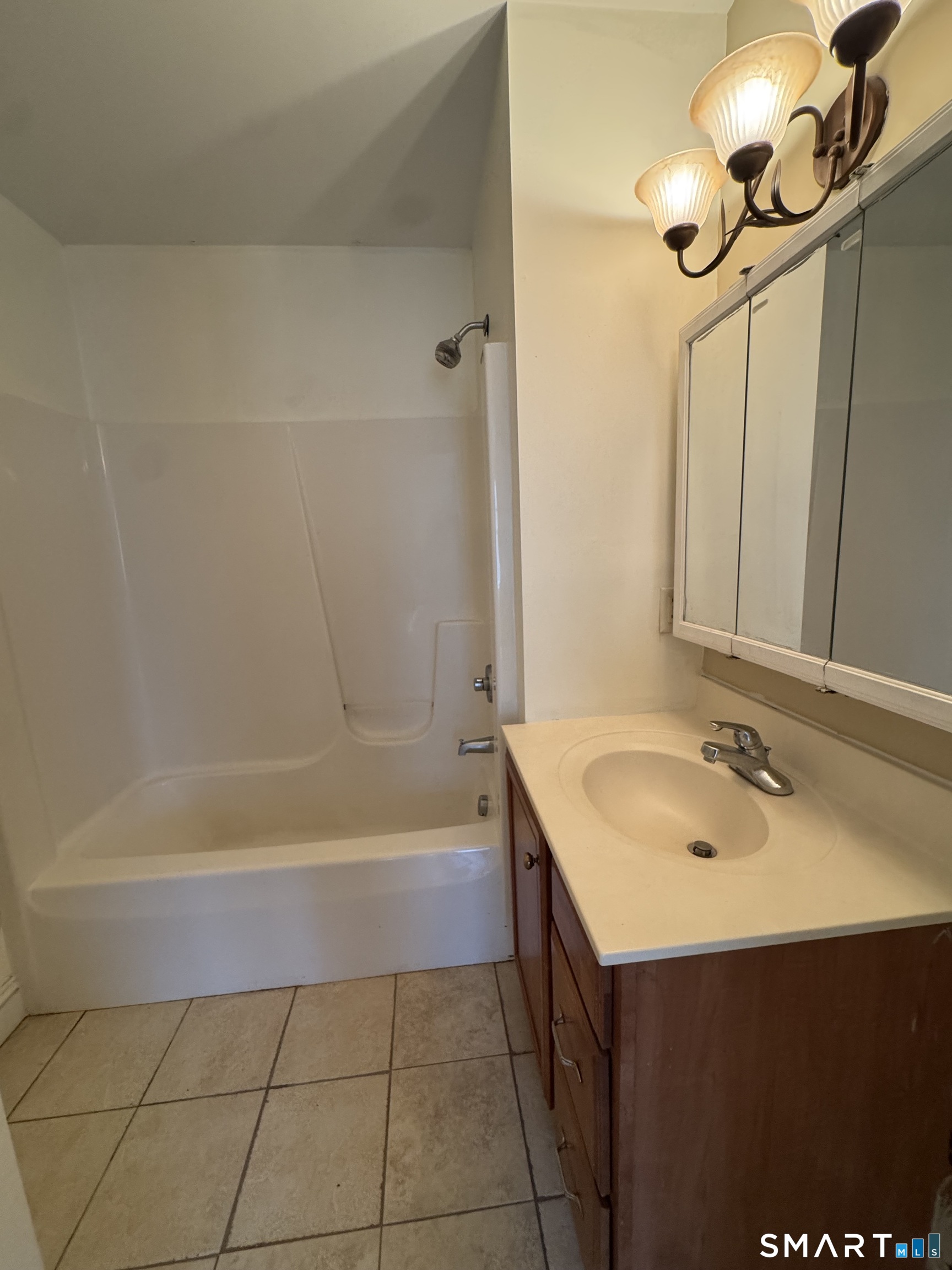 527 West Thames Street Norwich CT 06360