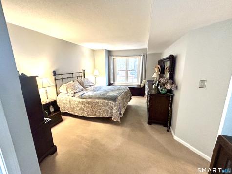1 Forest Glen Circle Middletown CT 06457