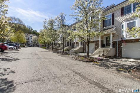 1606 Larson Drive Danbury CT 06810